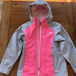 Girls North Face rain coat in EUC.